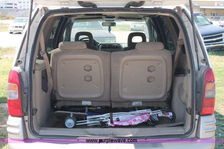 image for item O9339 1999 Pontiac Montana mini van