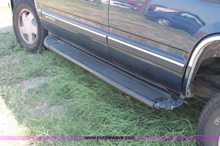 image for item O9340 1997 Chevrolet Tahoe SUV