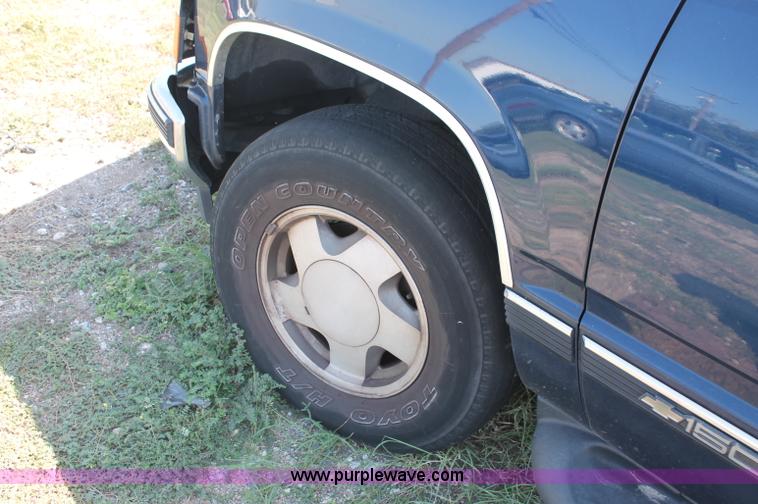 image for item O9340 1997 Chevrolet Tahoe SUV