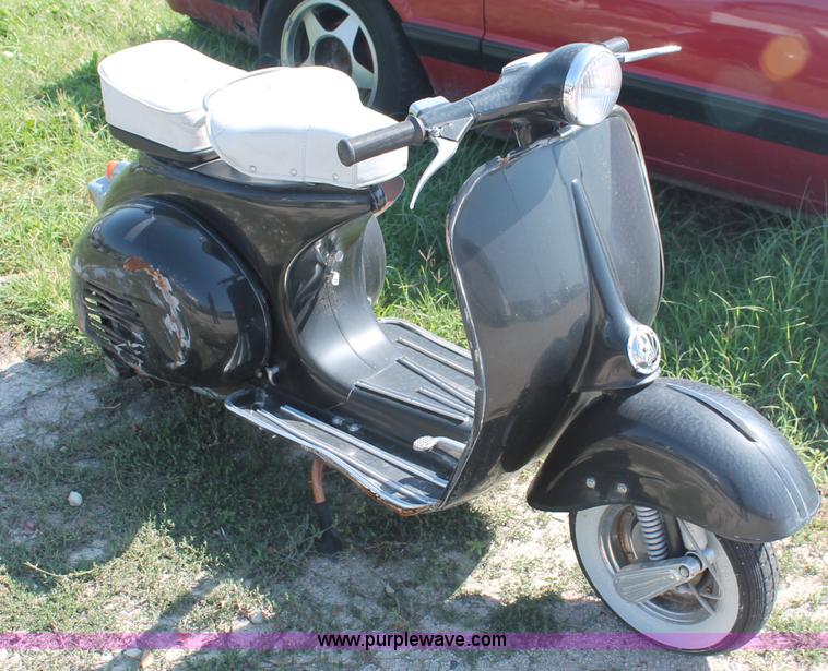 image for item O9342 1961 Vespa moped