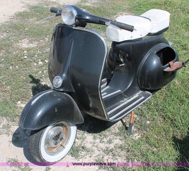 image for item O9342 1961 Vespa moped