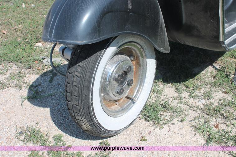 image for item O9342 1961 Vespa moped