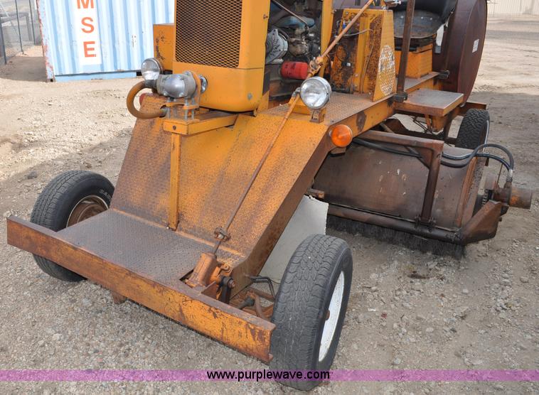 image for item C3021 Broce D-9 broom