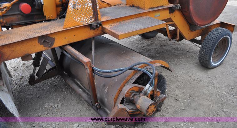 image for item C3021 Broce D-9 broom