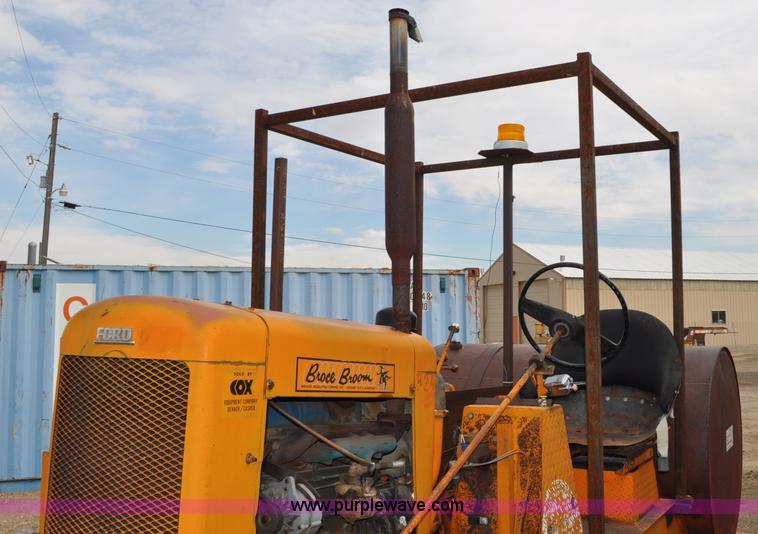 image for item C3021 Broce D-9 broom