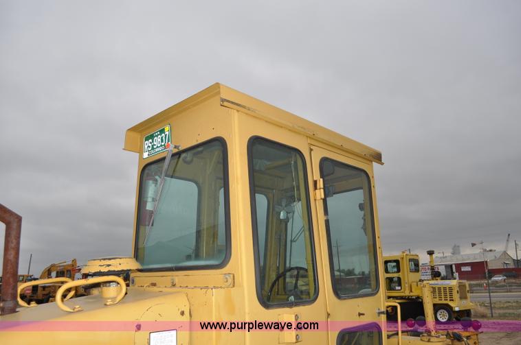 image for item C3022 Fiat-Allis 65B motor grader