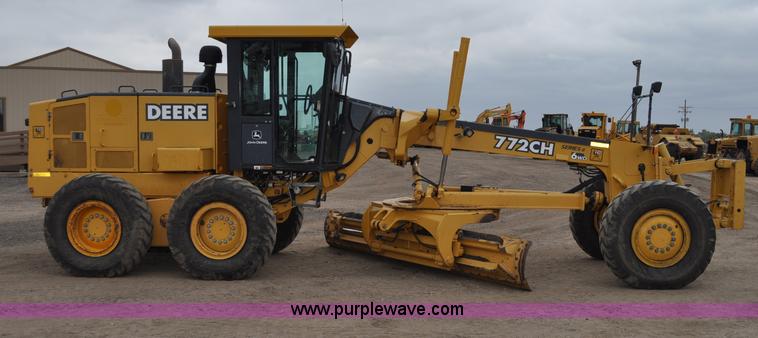 image for item C3027 2004 John Deere 772CH II motor grader