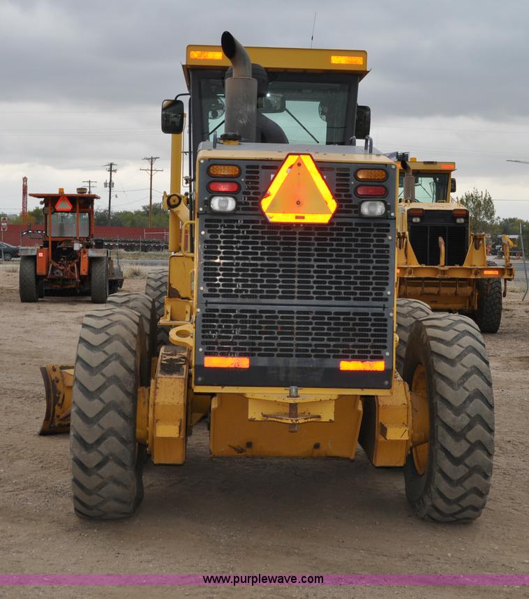 image for item C3027 2004 John Deere 772CH II motor grader