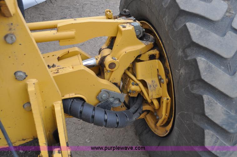 image for item C3027 2004 John Deere 772CH II motor grader