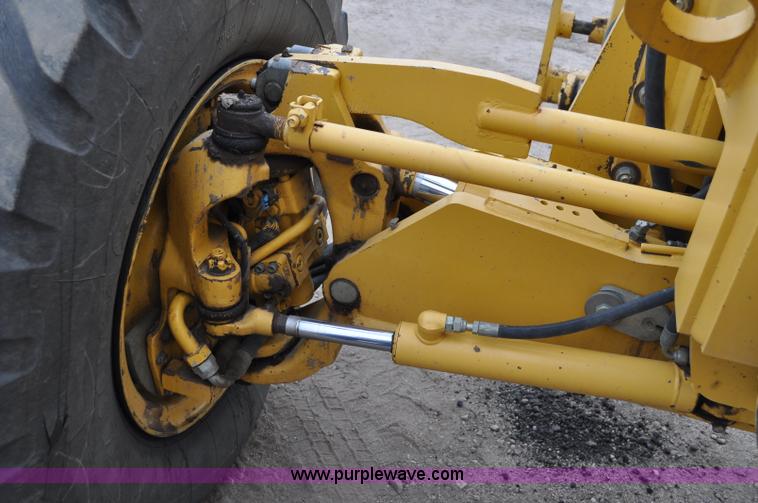 image for item C3027 2004 John Deere 772CH II motor grader