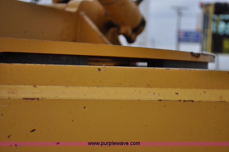 image for item C3027 2004 John Deere 772CH II motor grader