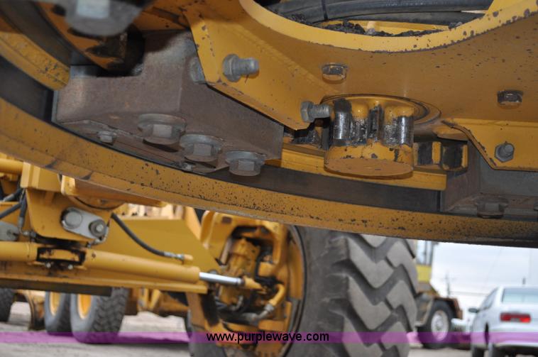 image for item C3027 2004 John Deere 772CH II motor grader