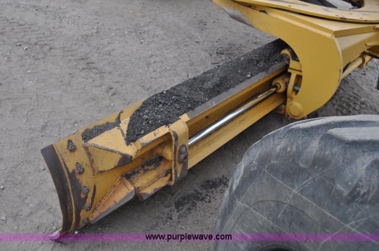 image for item C3027 2004 John Deere 772CH II motor grader