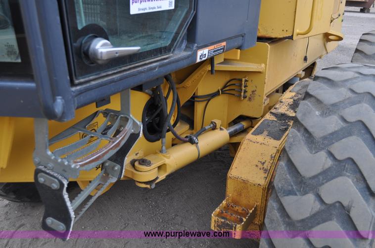 image for item C3027 2004 John Deere 772CH II motor grader