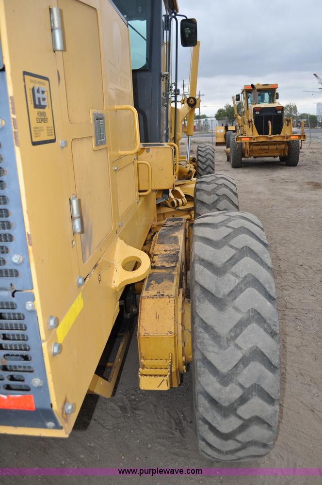 image for item C3027 2004 John Deere 772CH II motor grader