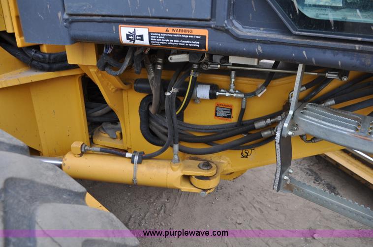 image for item C3027 2004 John Deere 772CH II motor grader