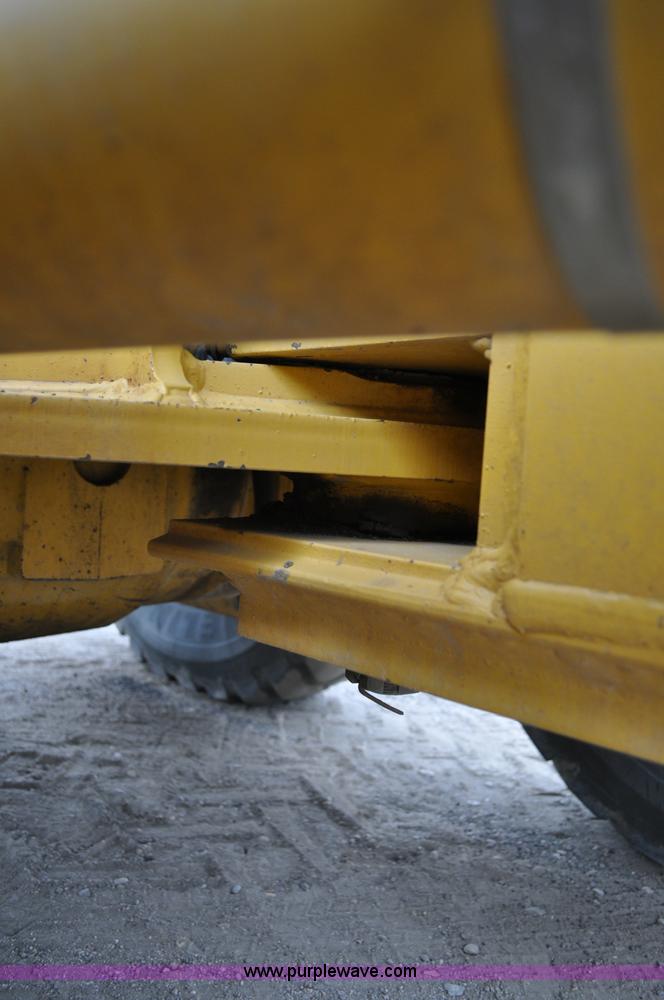 image for item C3027 2004 John Deere 772CH II motor grader