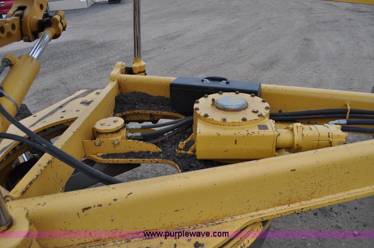 image for item C3027 2004 John Deere 772CH II motor grader