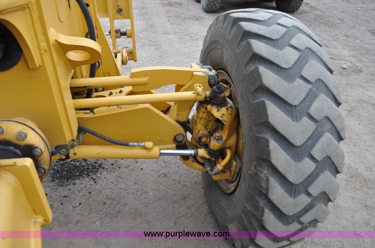 image for item C3027 2004 John Deere 772CH II motor grader