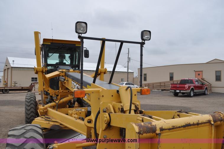 image for item C3027 2004 John Deere 772CH II motor grader