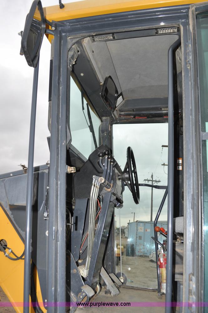 image for item C3027 2004 John Deere 772CH II motor grader