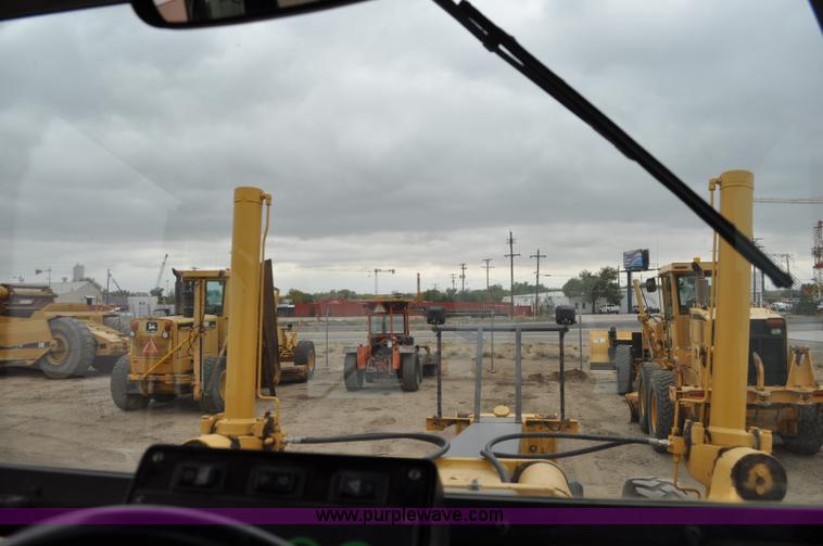 image for item C3027 2004 John Deere 772CH II motor grader