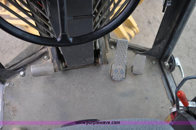 image for item C3027 2004 John Deere 772CH II motor grader