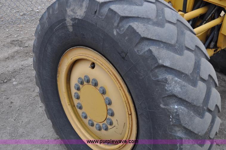 image for item C3027 2004 John Deere 772CH II motor grader