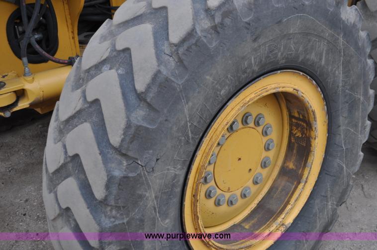 image for item C3027 2004 John Deere 772CH II motor grader