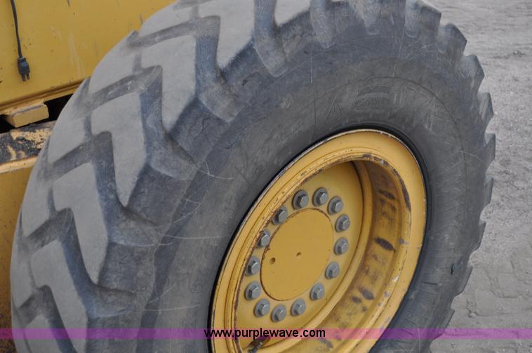 image for item C3027 2004 John Deere 772CH II motor grader