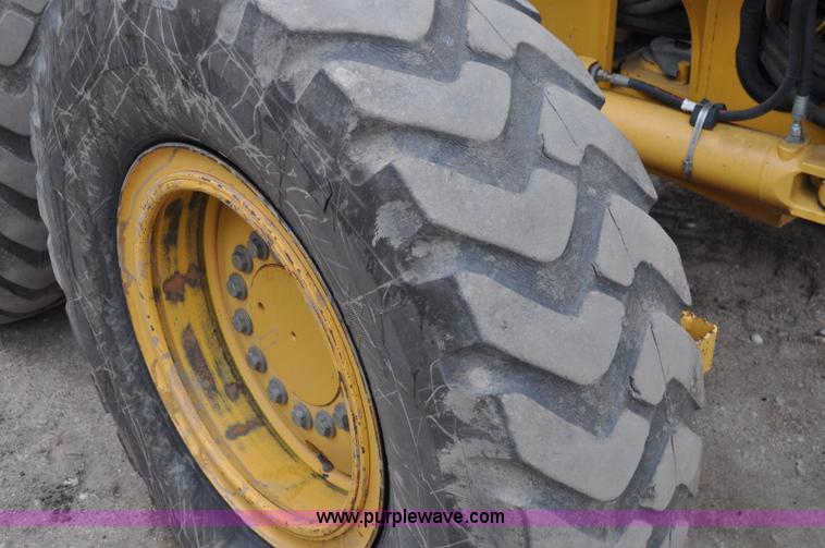 image for item C3027 2004 John Deere 772CH II motor grader