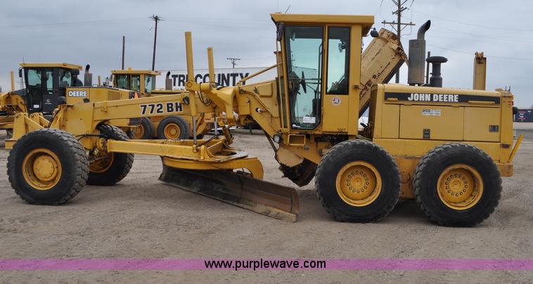 image for item C3028 John Deere 772BH motor grader
