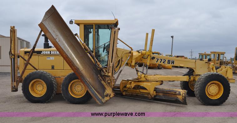 image for item C3028 John Deere 772BH motor grader