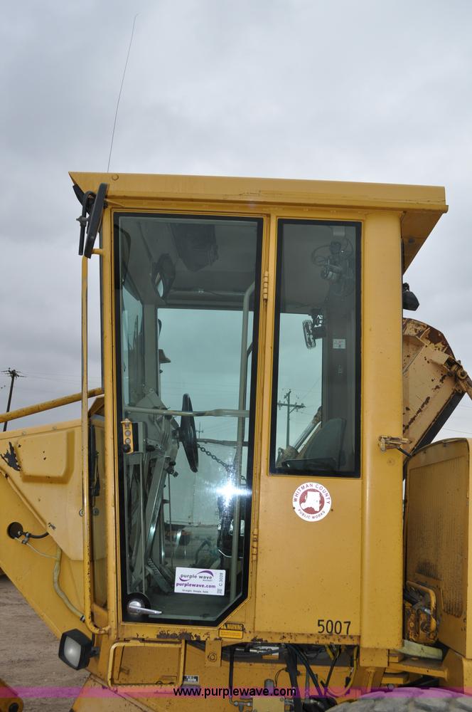 image for item C3028 John Deere 772BH motor grader