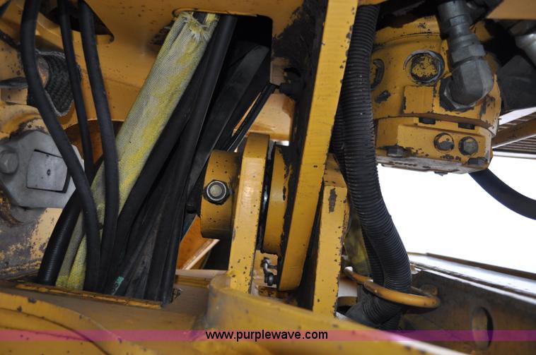 image for item C3028 John Deere 772BH motor grader