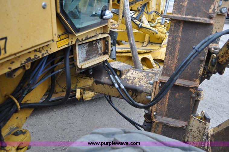 image for item C3028 John Deere 772BH motor grader