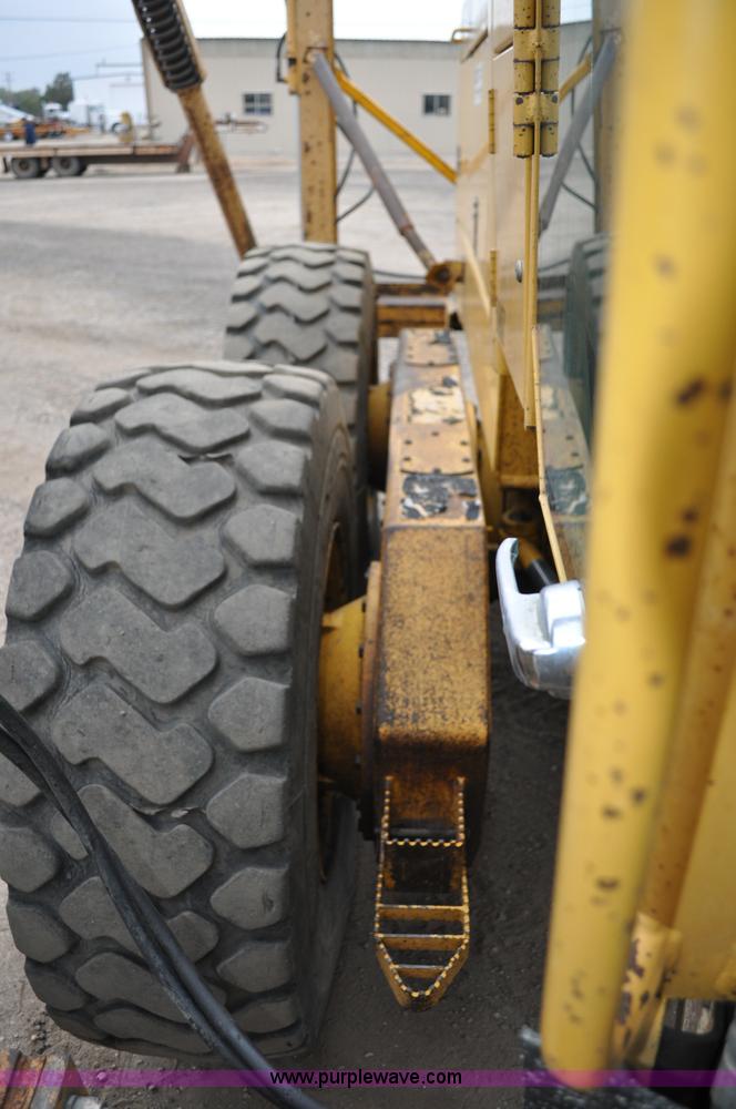 image for item C3028 John Deere 772BH motor grader