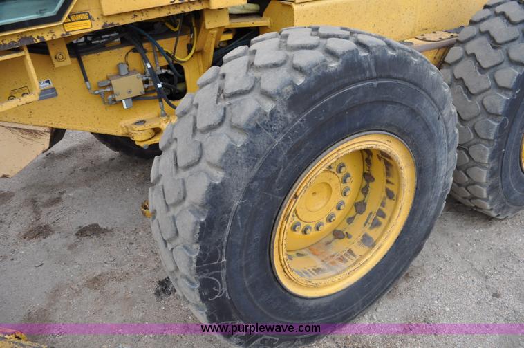 image for item C3028 John Deere 772BH motor grader