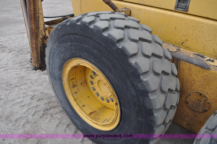 image for item C3028 John Deere 772BH motor grader