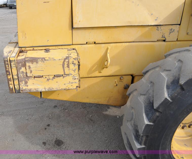 image for item C3029 1988 John Deere 444E articulated wheel loader