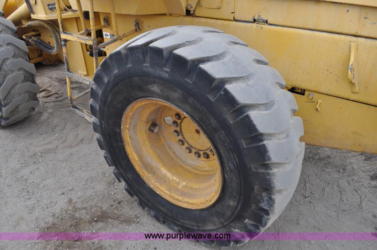 image for item C3029 1988 John Deere 444E articulated wheel loader