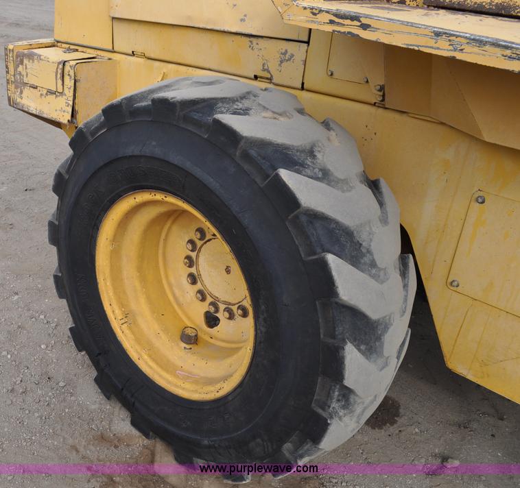 image for item C3029 1988 John Deere 444E articulated wheel loader