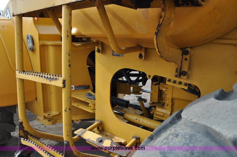 image for item C3030 2000 John Deere 444H wheel loader