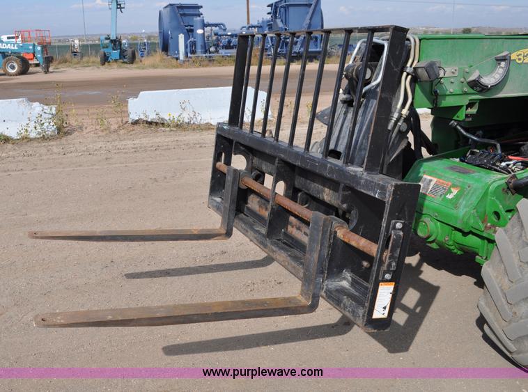 image for item C3040 2005 John Deere 3220 telehandler