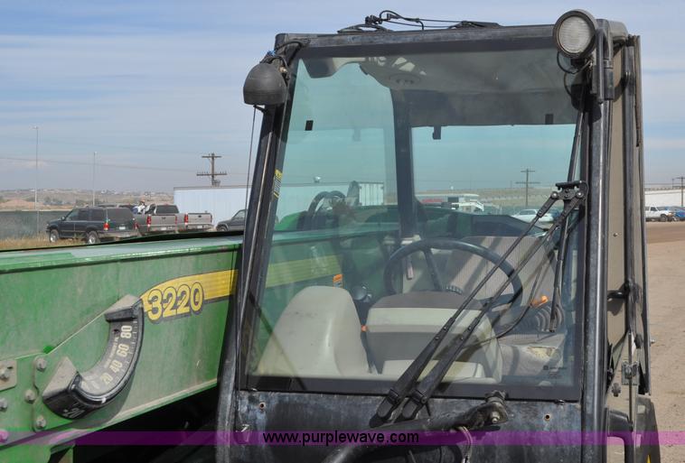 image for item C3040 2005 John Deere 3220 telehandler