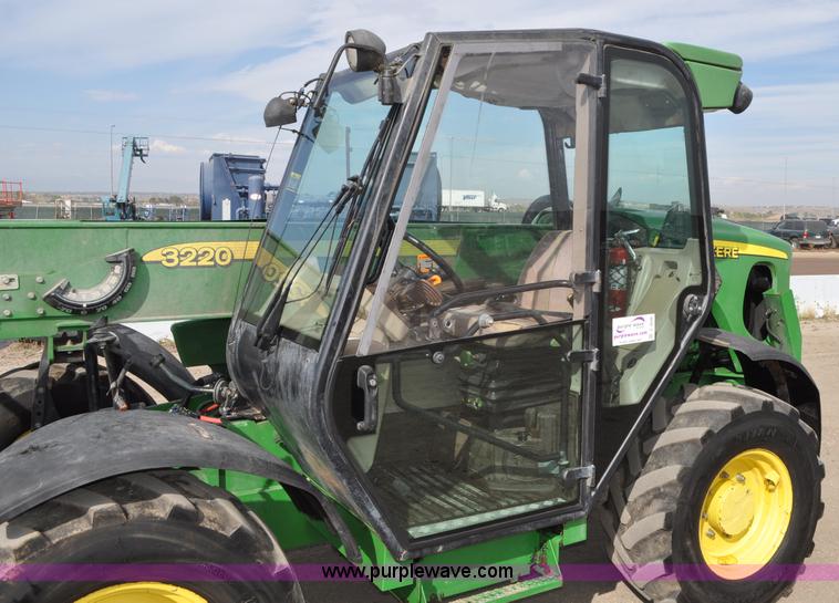 image for item C3040 2005 John Deere 3220 telehandler