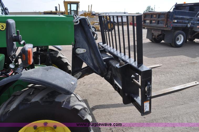 image for item C3040 2005 John Deere 3220 telehandler