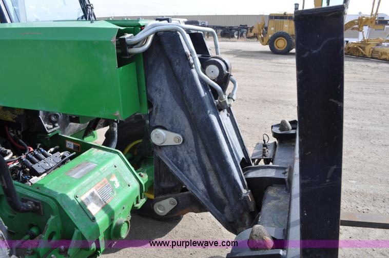 image for item C3040 2005 John Deere 3220 telehandler