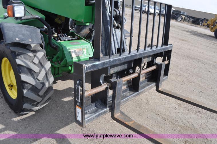 image for item C3040 2005 John Deere 3220 telehandler