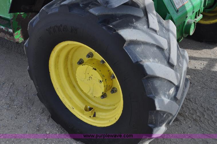 image for item C3040 2005 John Deere 3220 telehandler